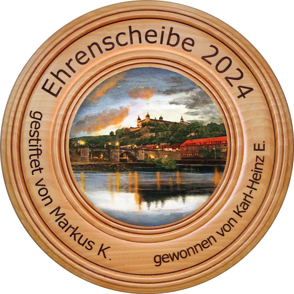 Ehrenscheibe mit der Alten Mainbrücke in Würzburg – ein Sommernachtstraum Ehrenscheibe mit der Alten Mainbrücke in Würzburg – ein Sommernachtstraum