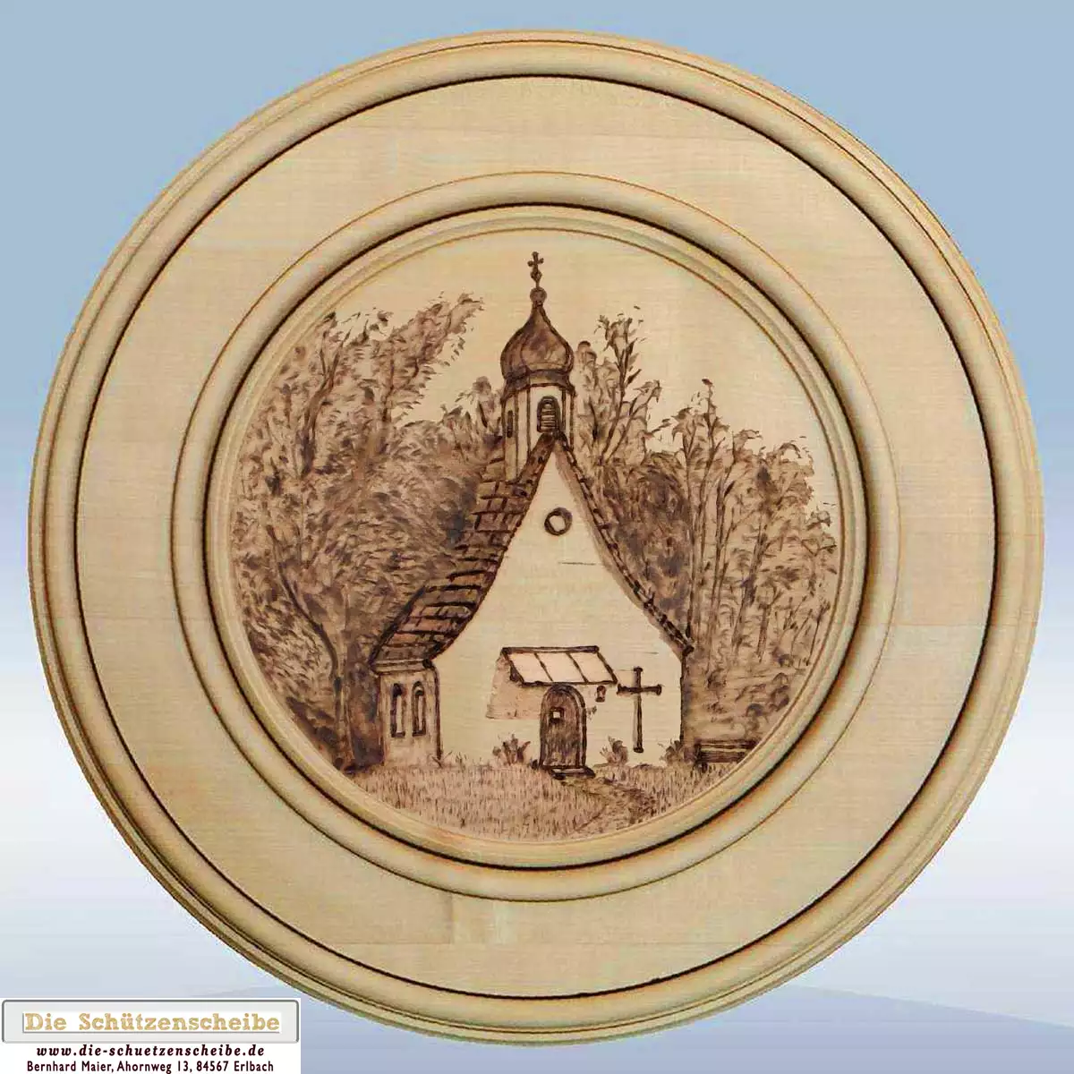 Schützenscheibe mit einer Kapelle am Waldrand Schützenscheibe mit einer Kapelle am Waldrand