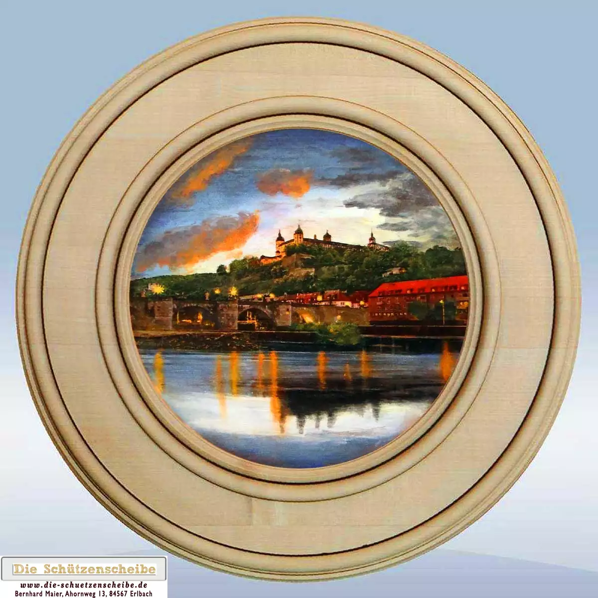 Würzburg am Abend mit der Festung Marienburg und der ältesten Steinbrücke Deutschlands. Würzburg am Abend mit der Festung Marienburg und der ältesten Steinbrücke Deutschlands.