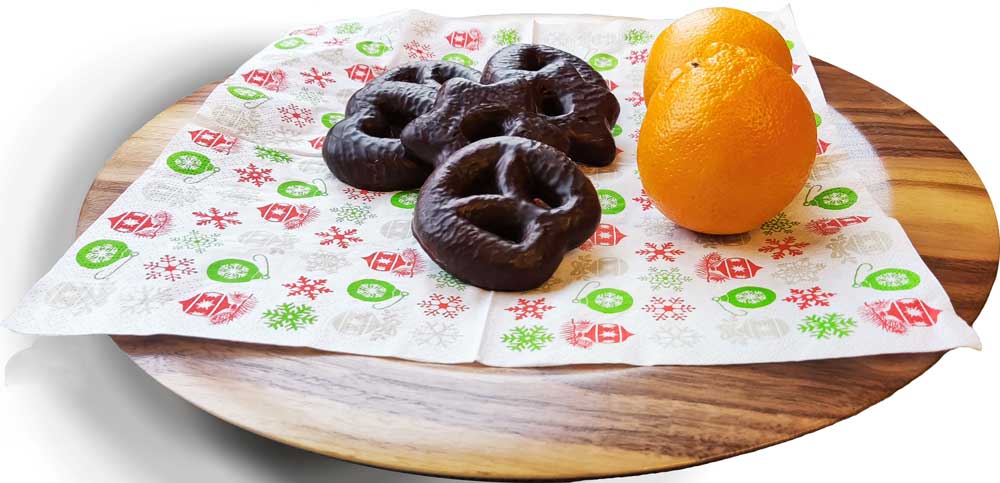 Nussbaum-Servierteller mit Lebkuchen und Orangen